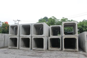 Distributor terpercaya Box Culvert, U-Ditch, dan Pipa RCP Beton Precast di Jakarta, Bogor, Depok, Tangerang, Bekasi. Solusi drainase kuat, efisien, dan harga kompetitif untuk proyek Anda. Hubungi Anwar: 0813-1711-6767 (WhatsApp) untuk penawaran terbaik!