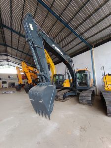 arga sewa alat berat terbaik di Serpong & Tangerang Selatan dari ARTHA KONSTRUKSI! Kami menyediakan Excavator, Bulldozer, Crane, Dump Truck, Vibro Roller, Loader, dan Grader dengan unit modern terawat, layanan profesional, dan harga kompetitif untuk segala proyek konstruksi Anda. Optimalkan efisiensi dan profitabilitas proyek Anda. Hubungi Anwar: 0813-1711-6767 (WhatsApp) sekarang untuk penawaran spesial dan konsultasi gratis!