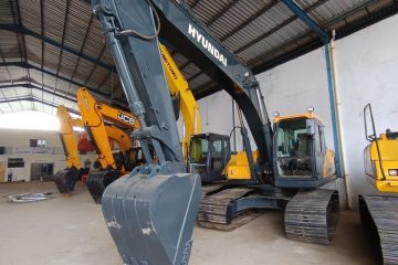 arga sewa alat berat terbaik di Serpong & Tangerang Selatan dari ARTHA KONSTRUKSI! Kami menyediakan Excavator, Bulldozer, Crane, Dump Truck, Vibro Roller, Loader, dan Grader dengan unit modern terawat, layanan profesional, dan harga kompetitif untuk segala proyek konstruksi Anda. Optimalkan efisiensi dan profitabilitas proyek Anda. Hubungi Anwar: 0813-1711-6767 (WhatsApp) sekarang untuk penawaran spesial dan konsultasi gratis!