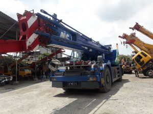 harga sewa alat berat terbaik di Cikupa & Tangerang dari ARTHA KONSTRUKSI! Kami menyediakan Excavator, Bulldozer, Crane, Dump Truck, Vibro Roller, Loader, dan Grader dengan unit modern terawat, layanan profesional, dan harga kompetitif untuk segala proyek konstruksi Anda. Optimalkan efisiensi dan profitabilitas proyek Anda. Hubungi Anwar: 0813-1711-6767 (WhatsApp) sekarang untuk penawaran spesial dan konsultasi gratis!