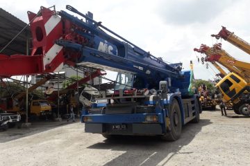 Temukan daftar harga sewa alat berat Babelan & sekitarnya terbaik! ARTHA KONSTRUKSI menyediakan Excavator (mini, standar, long arm), Bulldozer, Crane (mobile, rough terrain, crawler), Dump Truck, Vibro Roller, Loader, Grader, Genset dengan spesifikasi lengkap, unit modern terawat, operator bersertifikasi, layanan profesional, dan harga kompetitif untuk segala proyek konstruksi Anda di Babelan. Optimalkan efisiensi dan profitabilitas proyek Anda. Hubungi Anwar: 0813-1711-6767 (WhatsApp) sekarang untuk penawaran spesial dan konsultasi gratis!