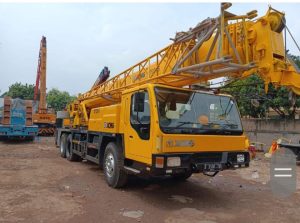 Sewa crane di Tangerang, Tangerang Selatan, Tangerang Kota, Bintaro, BSD City, Cikupa dengan kapasitas 3, 5, 7, 10, 15, 20, hingga 25 ton. Kami menyediakan mobile crane terawat dengan operator bersertifikat untuk angkat mesin, struktur, bongkar muat. Harga sewa crane Tangerang kompetitif. Hubungi Anwar 0813-1711-6767 untuk penawaran terbaik!