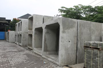 harga Box Culvert Beton Precast untuk saluran air & drainase di Jabodetabek & sekitarnya. Berbagai ukuran & mutu, harga kompetitif. Kuat & efisien. Hubungi Anwar: 0813-1711-6767 (WhatsApp) untuk penawaran terbaik!