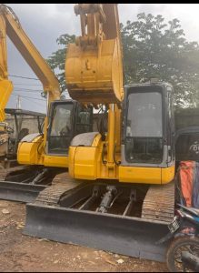Dapatkan daftar harga sewa alat berat Padalarang & sekitarnya terbaik! ARTHA KONSTRUKSI menyediakan Excavator (mini, standar, long arm), Bulldozer, Crane (mobile, rough terrain, crawler), Dump Truck, Vibro Roller, Loader, Grader, Genset dengan spesifikasi lengkap, unit modern terawat, operator bersertifikasi, layanan profesional, dan harga kompetitif untuk segala proyek konstruksi Anda di Padalarang. Optimalkan efisiensi dan profitabilitas proyek Anda. Hubungi Anwar: 0813-1711-6767 (WhatsApp) sekarang untuk penawaran spesial dan konsultasi