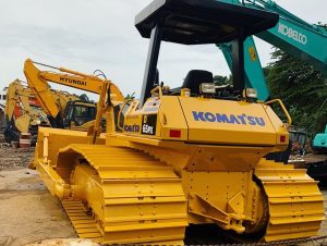 Temukan daftar harga sewa alat berat Jonggol & sekitarnya terbaik! ARTHA KONSTRUKSI menyediakan Excavator (mini, standar, long arm), Bulldozer, Crane (mobile, rough terrain, crawler), Dump Truck, Vibro Roller, Loader, Grader, Genset dengan spesifikasi lengkap, unit modern terawat, operator bersertifikasi, layanan profesional, dan harga kompetitif untuk segala proyek konstruksi Anda di Jonggol Raya & Bogor Timur. Optimalkan efisiensi dan profitabilitas proyek Anda. Hubungi Anwar: 0813-1711-6767 (WhatsApp) sekarang untuk penawaran spesial dan konsultasi gratis!