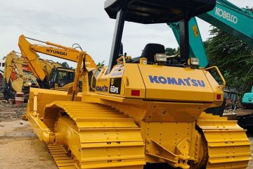 Temukan daftar harga sewa alat berat Jonggol & sekitarnya terbaik! ARTHA KONSTRUKSI menyediakan Excavator (mini, standar, long arm), Bulldozer, Crane (mobile, rough terrain, crawler), Dump Truck, Vibro Roller, Loader, Grader, Genset dengan spesifikasi lengkap, unit modern terawat, operator bersertifikasi, layanan profesional, dan harga kompetitif untuk segala proyek konstruksi Anda di Jonggol Raya & Bogor Timur. Optimalkan efisiensi dan profitabilitas proyek Anda. Hubungi Anwar: 0813-1711-6767 (WhatsApp) sekarang untuk penawaran spesial dan konsultasi gratis!