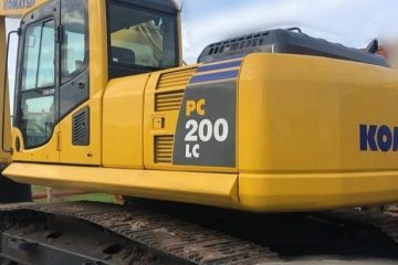 Sewa & rental excavator PC200 (20 ton) di Jakarta, Bandung, Cirebon, Majalengka, Subang, Sukabumi, Cianjur, Bogor, Depok, Tangerang, Bekasi & sekitarnya. Artha Konstruksi sediakan unit terawat, operator handal, & harga kompetitif untuk proyek konstruksi, pertambangan, & perkebunan. Hubungi Anwar: 0813-1711-6767.