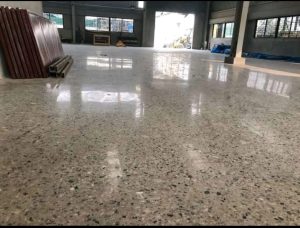 Dapatkan harga jasa poles lantai beton profesional Artha Konstruksi. Ubah beton kusam jadi Polish Concrete berkilau, kuat, mudah perawatan. Melayani Jabodetabek & Jawa. Hubungi Anwar: 0813-1711-6767.
