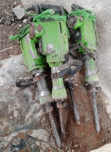 Cari harga jasa bobok beton? Artha Konstruksi sediakan solusi efisien & aman dengan alat lengkap untuk berbagai skala proyek. Hubungi Anwar: 0813-1711-6767!