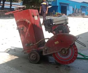 Cari harga jasa bongkar beton? Artha Konstruksi sediakan solusi efisien & aman dengan alat lengkap untuk berbagai skala proyek. Hubungi Anwar: 0813-1711-6767!