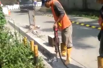 Cari harga jasa potong beton Depok & sekitarnya? Artha Konstruksi tawarkan layanan bobok beton ringan, sedang, berat, & khusus dengan tim ahli. Hubungi Anwar: 0813-1711-6767!