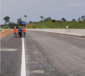 Dapatkan harga jasa marka jalan terbaik dari Artha Konstruksi! Spesialis marka termoplastik, cold plastic, & cat konvensional. Kualitas terjamin, harga transparan. Hubungi Anwar: 0813-1711-6767.