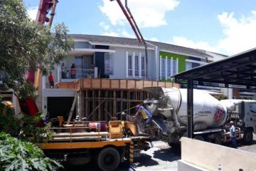 Dapatkan jasa pengecoran rumah profesional dari Artha Konstruksi. Kami menyediakan mutu K-225, K-250, & K-300 untuk bangunan kuat dan tahan lama. Hubungi kami!